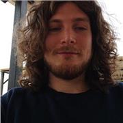 Insegnante di filosofia e storia impartisce lezioni per studenti di scuole medie e superiori di tutte le discipline umanistiche